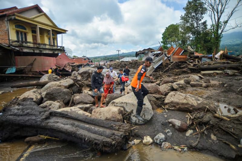 ඉන්දුනීසියාවේ ගංවතුරෙන් මිය ගිය සංඛ්‍යාව 50 දක්වා ඉහළට