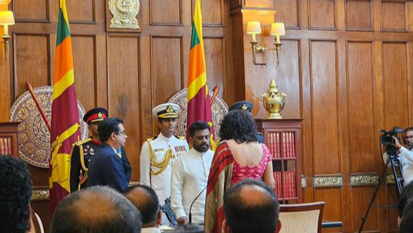 ආචාර්ය හරිනි අමරසූරිය අගමැති ලෙස දිවුරුම් දෙයි