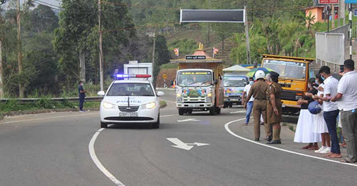 රත්නපුරේ සිට පැල්මඩුල්ලට යන රියදුරන්ට පොලිසියෙන් දැනුම්දීමක්